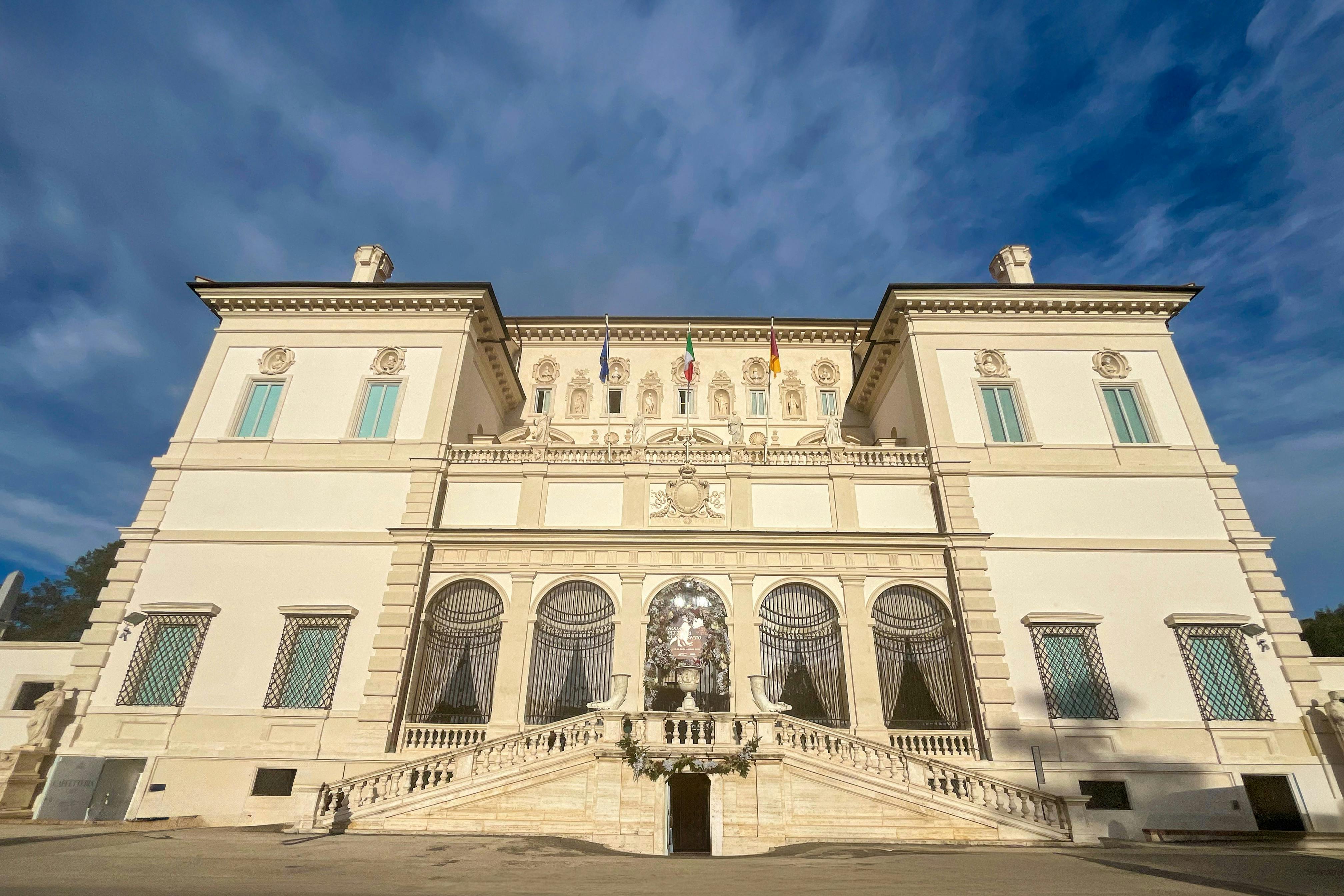 The front of Villa Borghese, where is the meeting point of the tour.