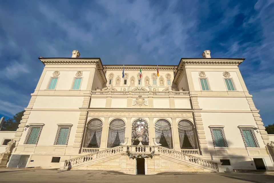 The front of Villa Borghese, where is the meeting point of the tour.