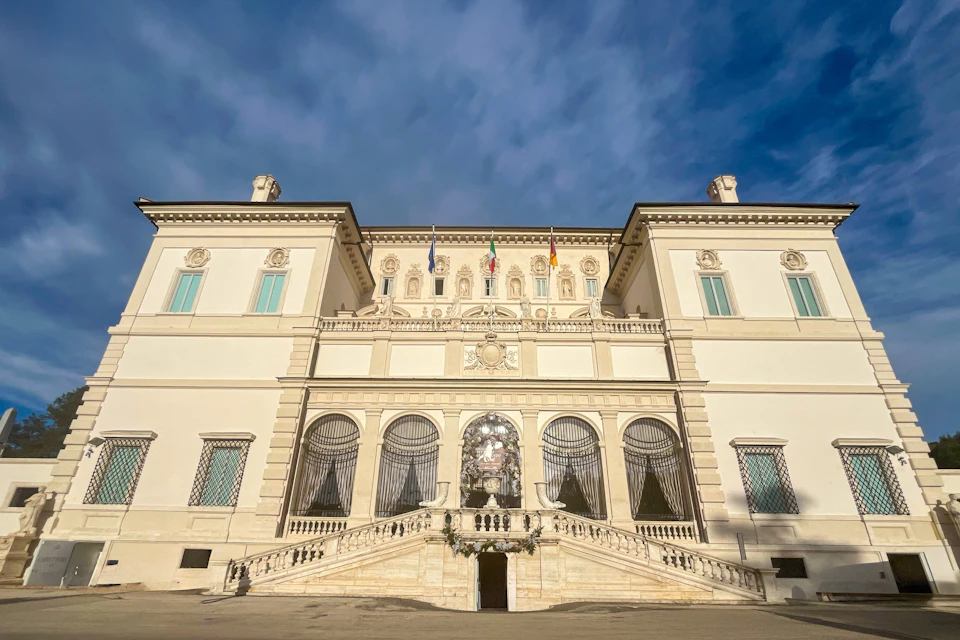 The front of Villa Borghese, where is the meeting point of the tour.