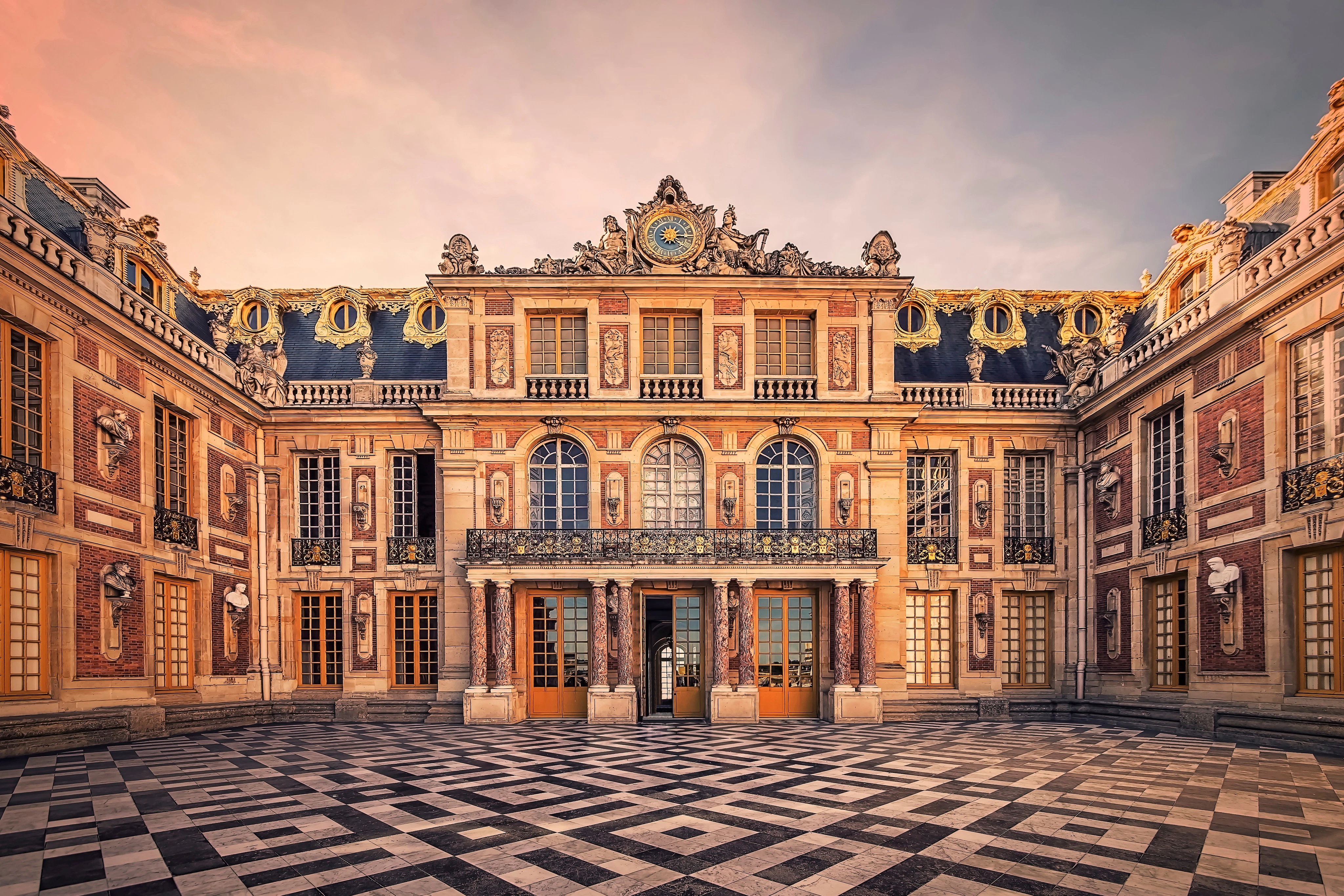 Palace of Versailles: Entry Ticket + Roundtrip Transport