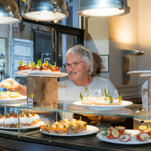 Barcelona: Gothic Quarter & El Born Guided Tapas Tour with Drinks - Photo 4
