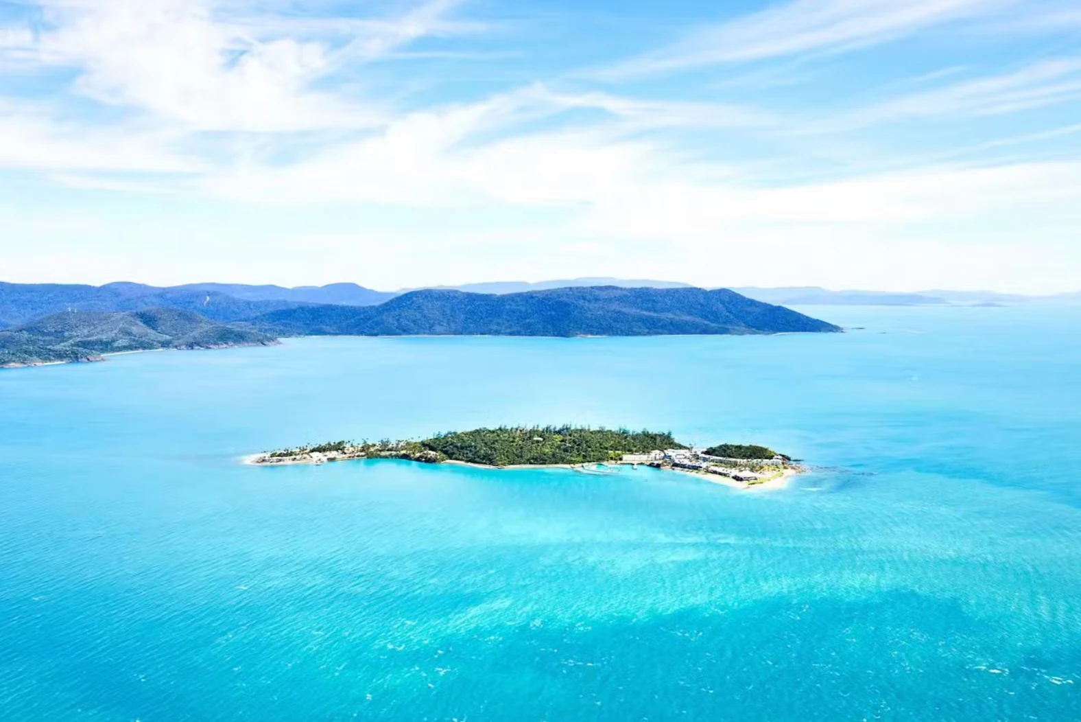 Daydream Island: Boat Cruise from Airlie Beach + Lunch + Drink