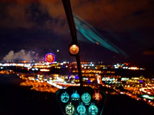 ヘリコプターによるオーランドのテーマパーク上空での45分間の花火ツアー(即日発券)