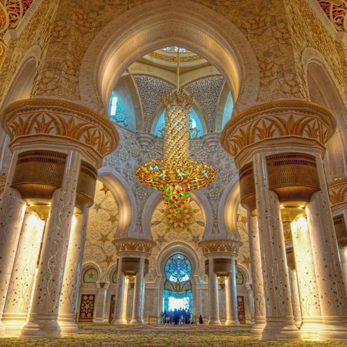 Mezquita Sheikh Zayed y Ferrari World desde Abu Dabi