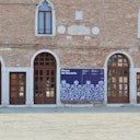 all'esterno