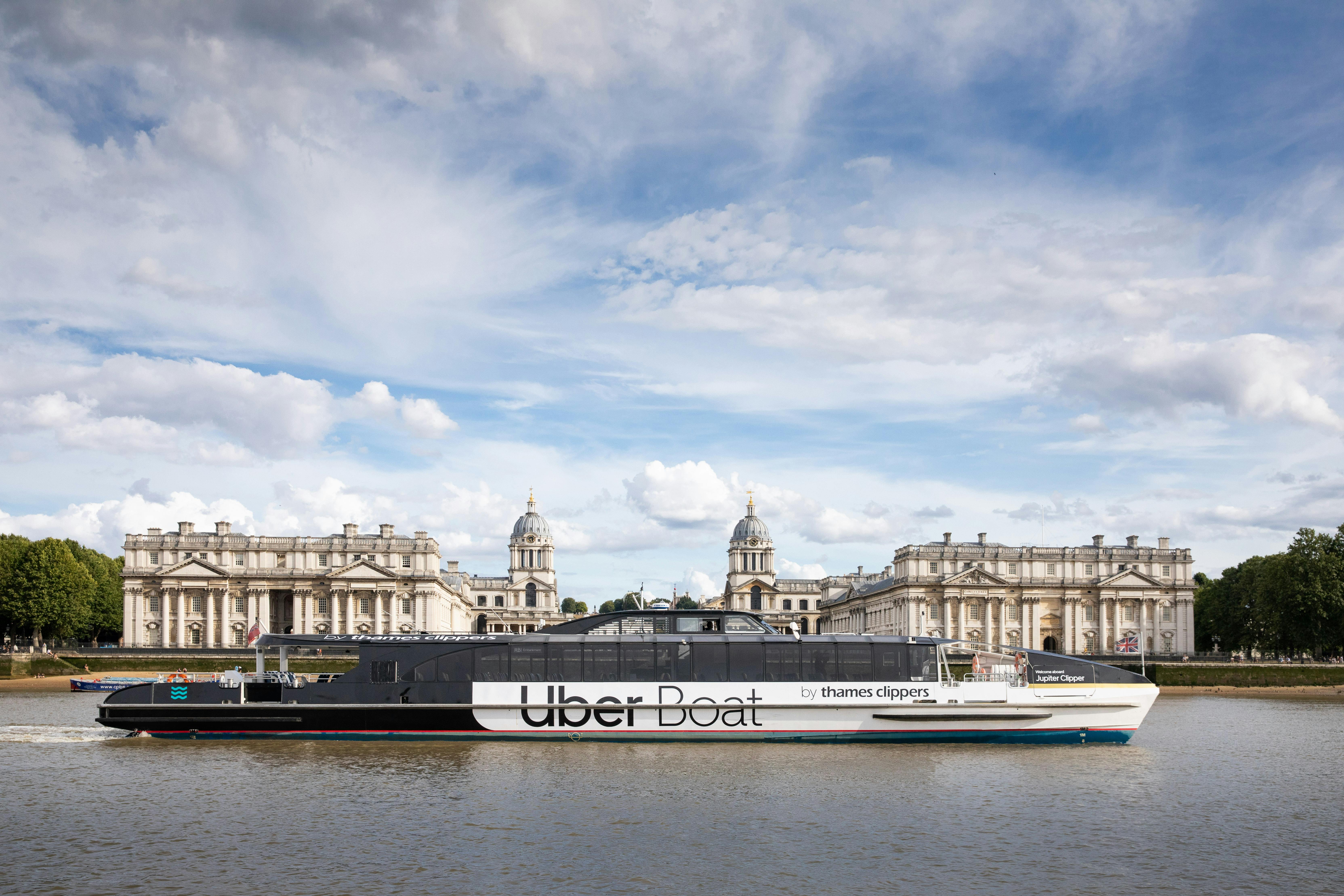 Uber Boat by Thames Clippers e The Old Royal Naval College, lar do The Painted Hall