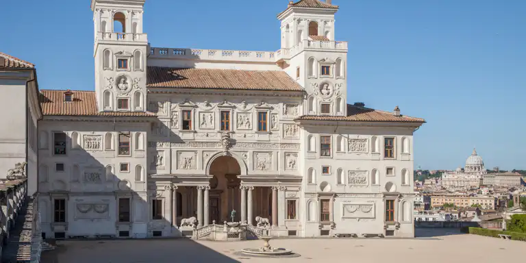Facciata interna di Villa Medici