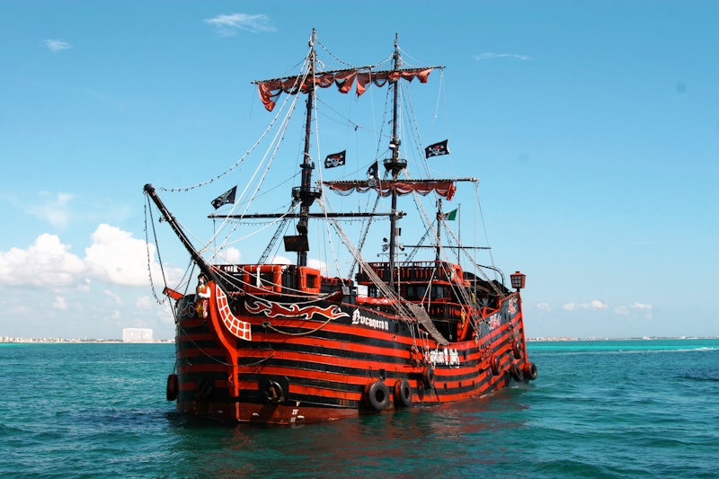 Cancún : Croisière à bord d'un bateau pirate avec open bar