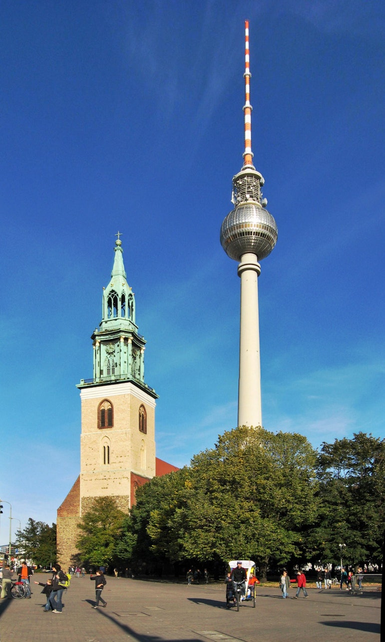 Torre de TV de Berlim: acesso rápido + lugar à janela no restaurante - Acomodações em Berlim