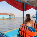 Explore a vila flutuante de Chong Khneas e aprenda sobre a vida ao longo do lago Tonle Sap.