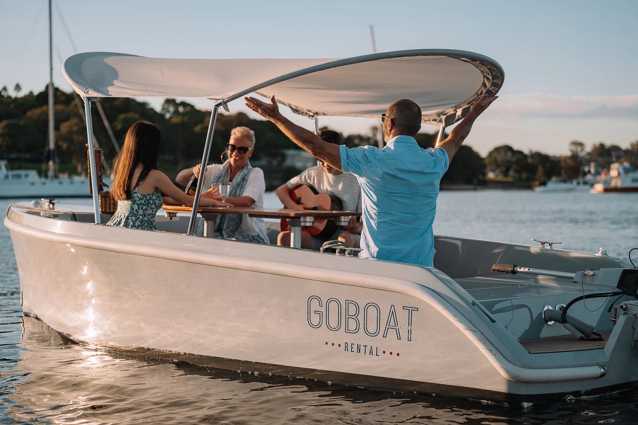 Sydney: Private Electric Boat Rental from Cabarita Point