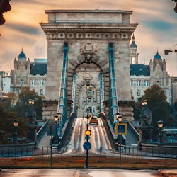 Budapest: Castle District Guided Tour + Sightseeing Bus Tour 4