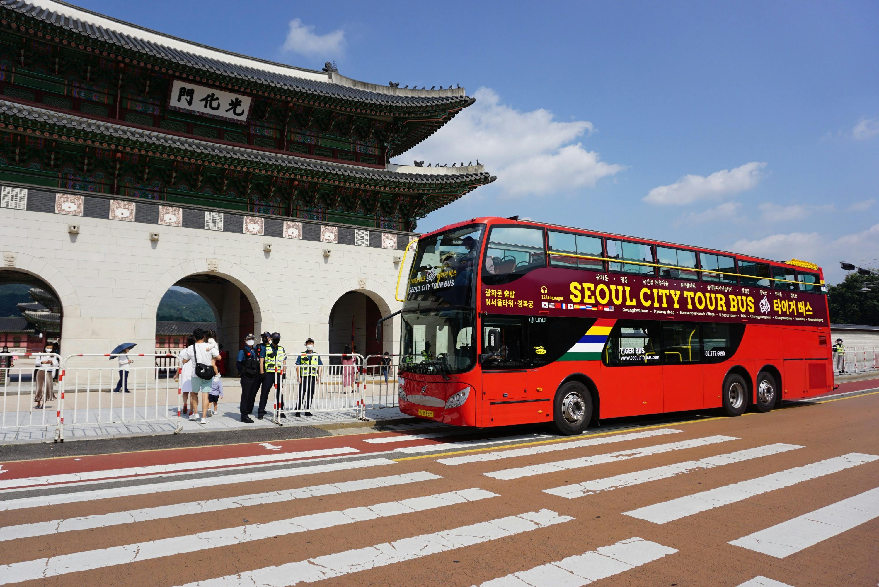 Seoul City Tour Bus: Hop-on-Hop-off-Tour durch die Innenstadt, zum Palast und zum Namsan
