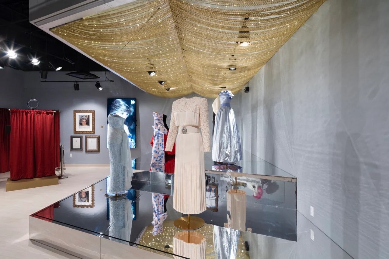 Η Πριγκίπισσα Νταϊάνα και οι Βασιλικοί: Η Έκθεση