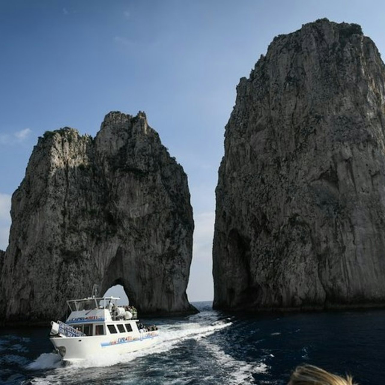 Isola di Capri: Gita di un giorno da Napoli con tour in barca dell'isola - Alloggi in Napoli