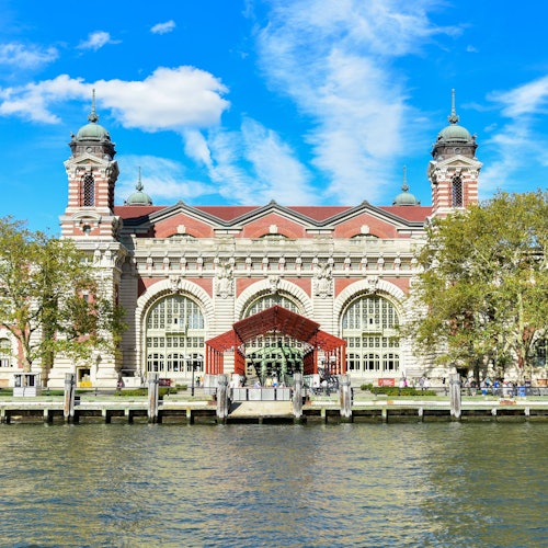 Estatua de la Libertad e isla Ellis: Acceso rápido + Tour desde Battery Park