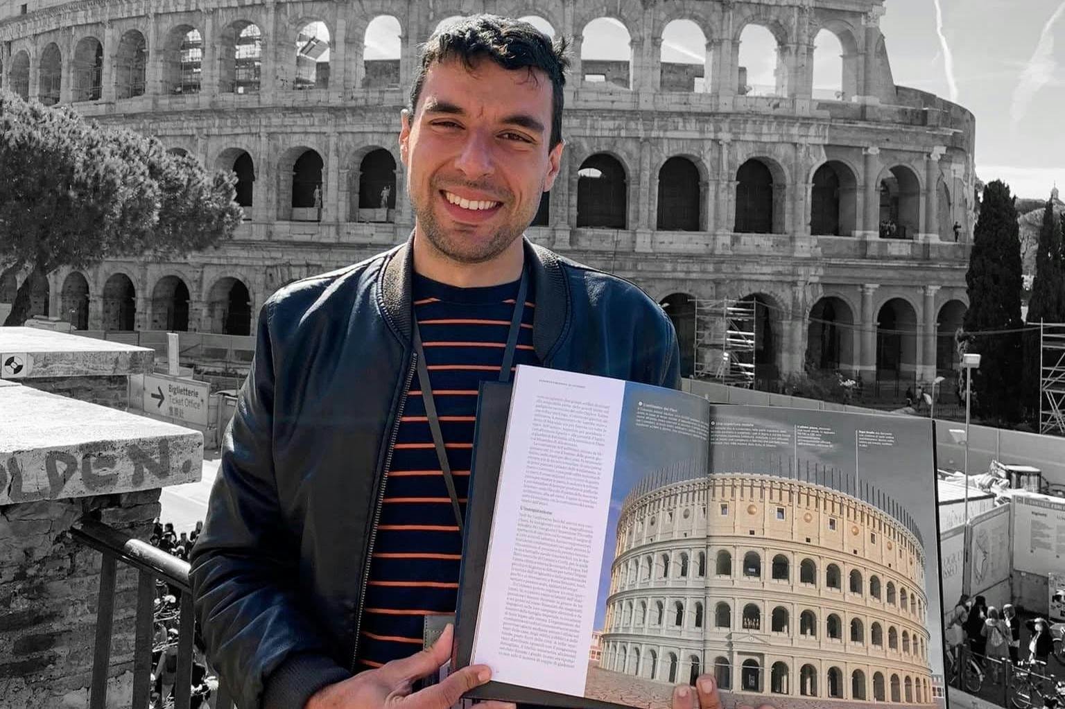 Ο οδηγός χρησιμοποιεί επίσης γραφικές αναπαραστάσεις των μνημείων.