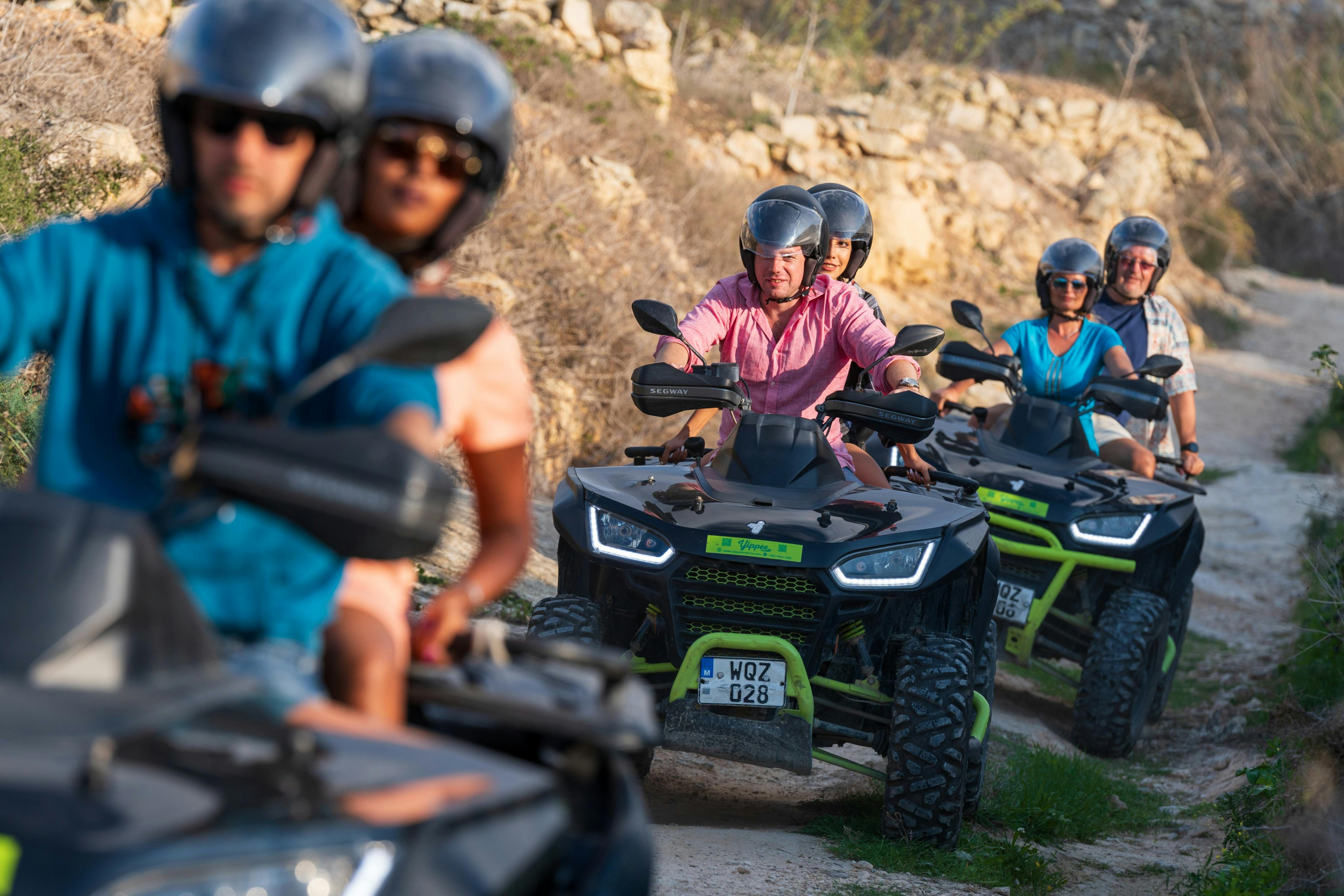 Gozo: Giro guidato in Quad + Trasferimenti + Gita in barca a Comino + Pranzo — 2