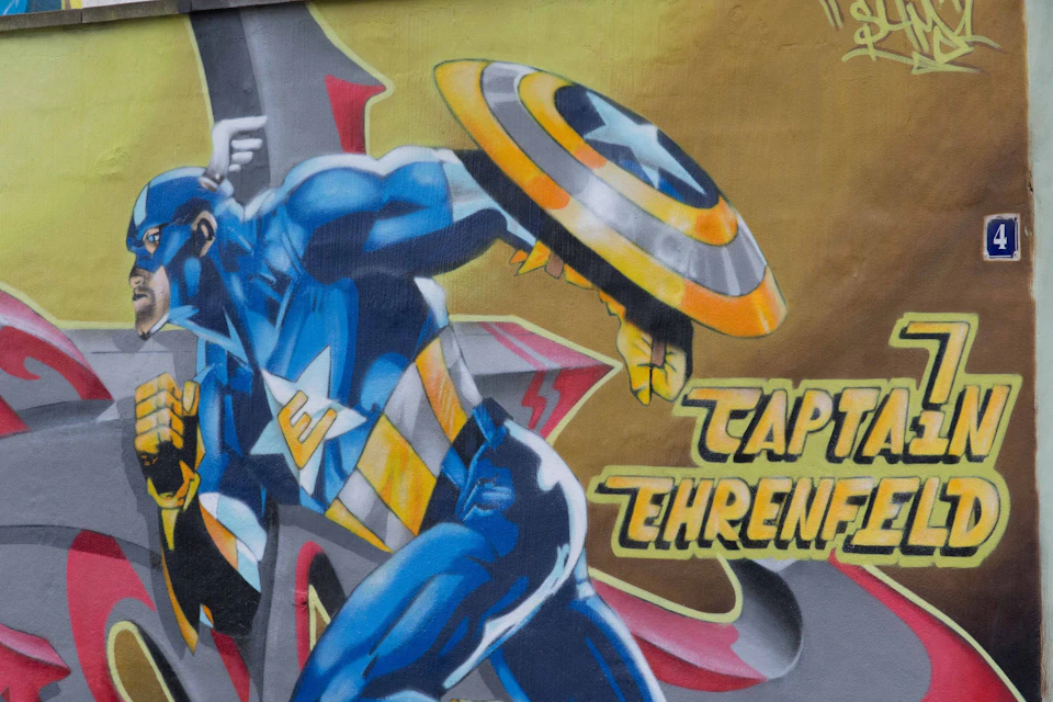Discover hidden places and colorful murals in Cologne