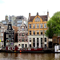 Roundtrip Bus from Schiphol Airport to Amsterdam City Center + Audio Guide App 5