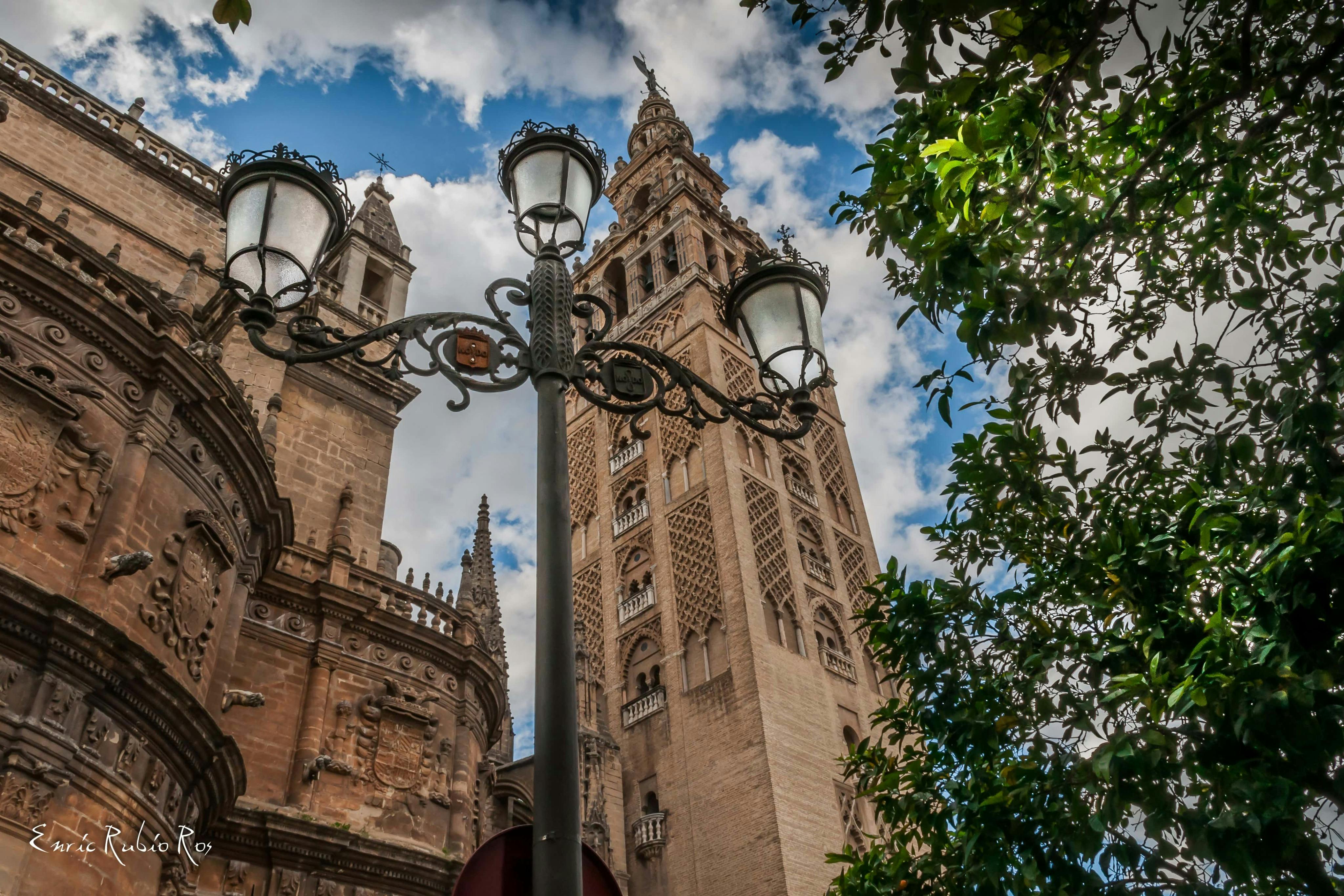 Royal Alcázar of Seville, Cathedral & Giralda: Skip The Line + Guided Tour 2
