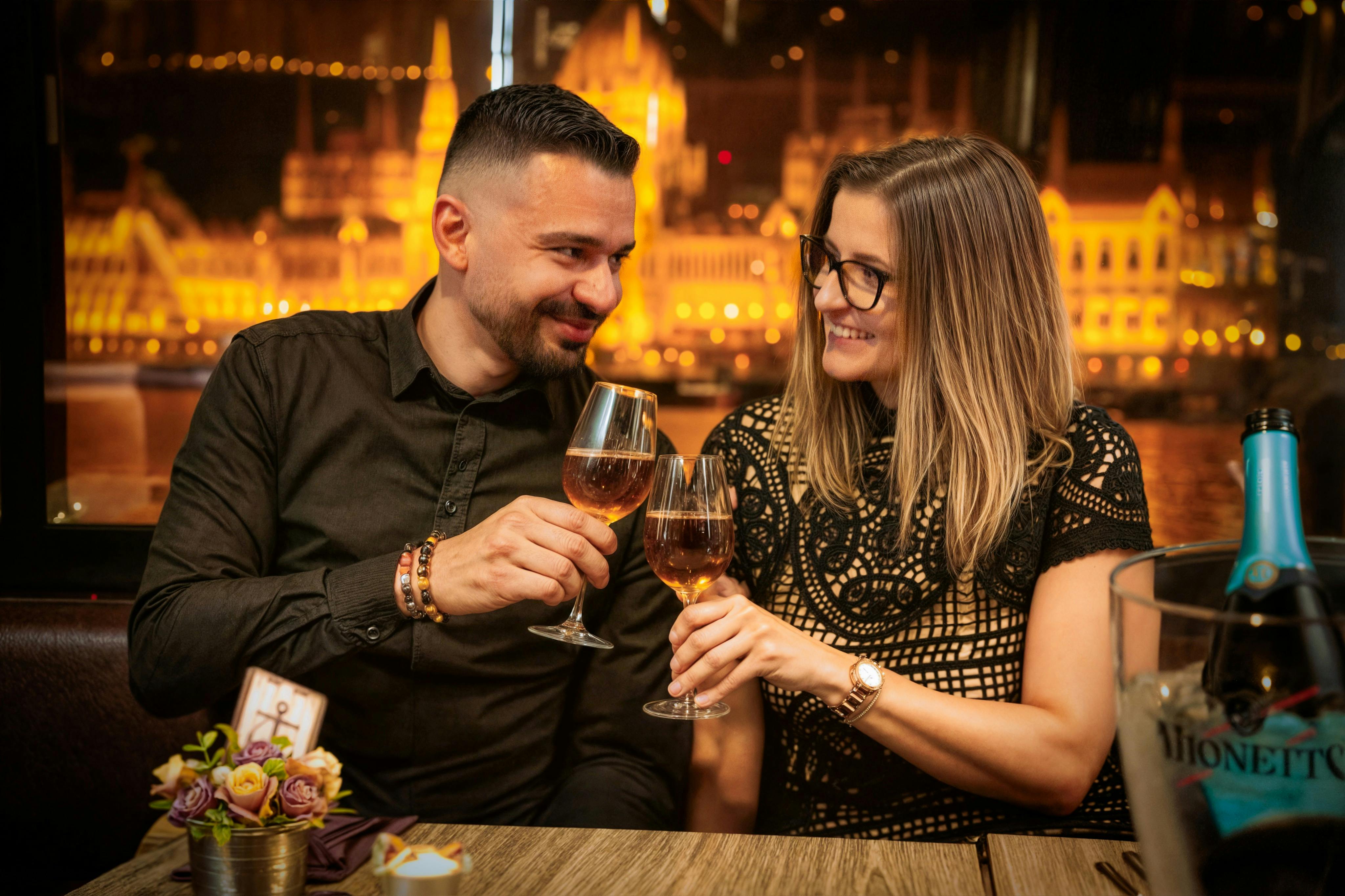 SILVER LINE邮轮晚餐和多瑙河上的灯光--布达佩斯的神奇夜晚