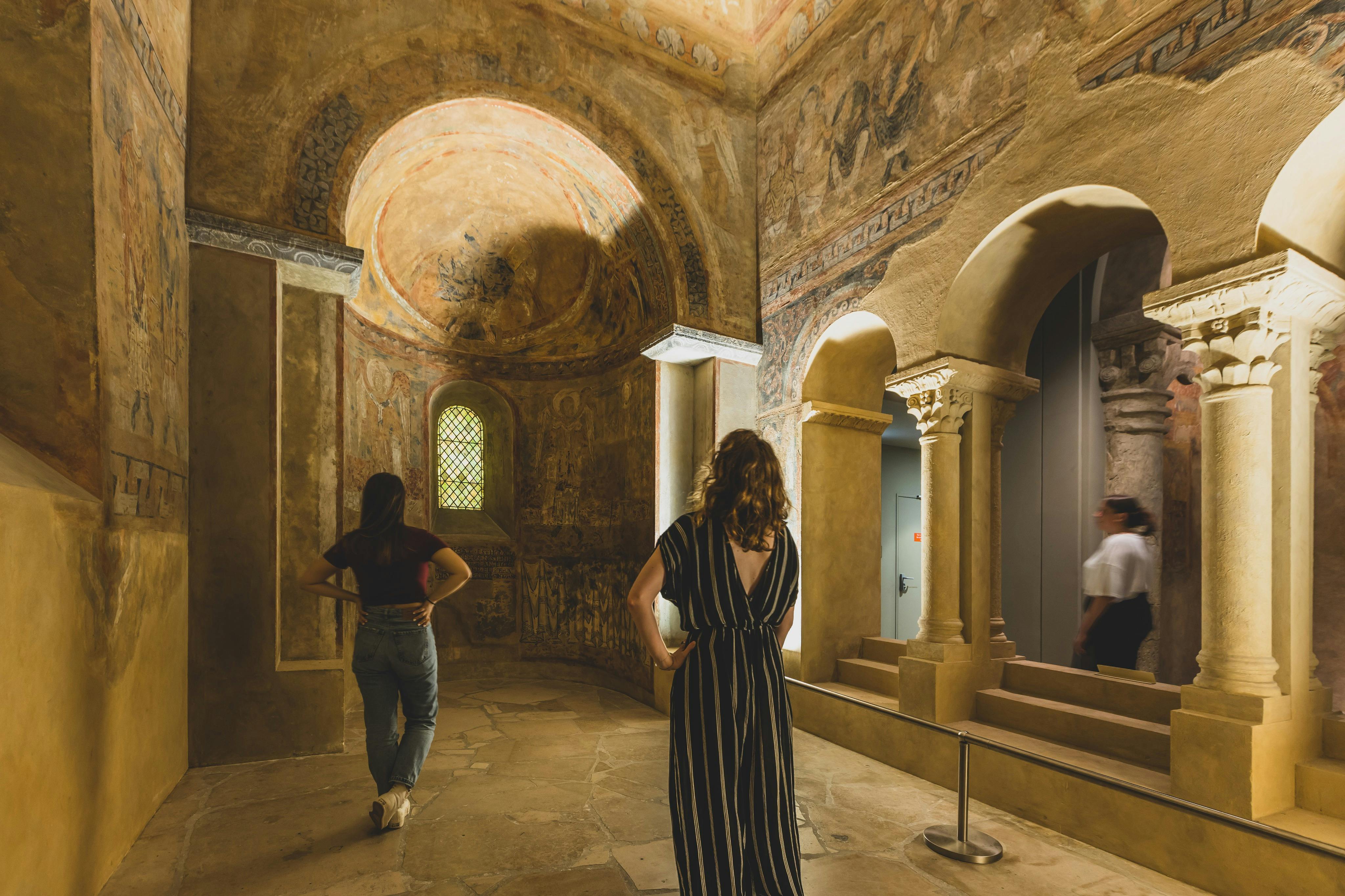 Γκαλερί με τοιχογραφίες