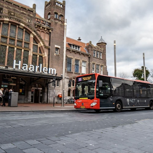 Traslado en autobús desde/hacia Amsterdam Schiphol y Haarlem