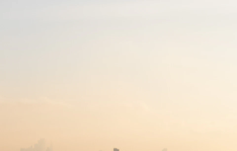 Prosecco on the Dare Skywalk with London Skyline