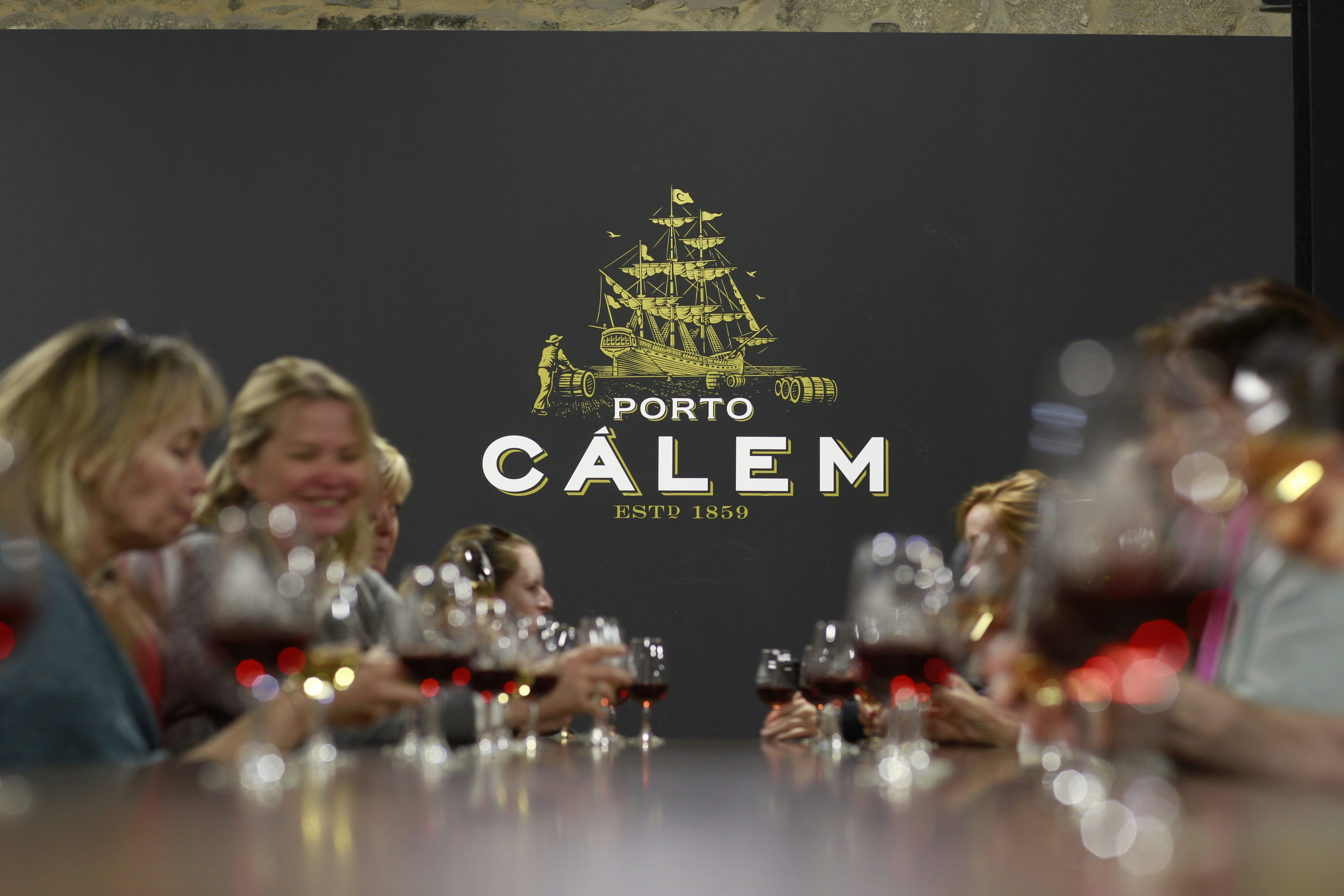 Cavernas de Cálem: Visita guiada ao museu interativo e às adegas + degustação de vinhos