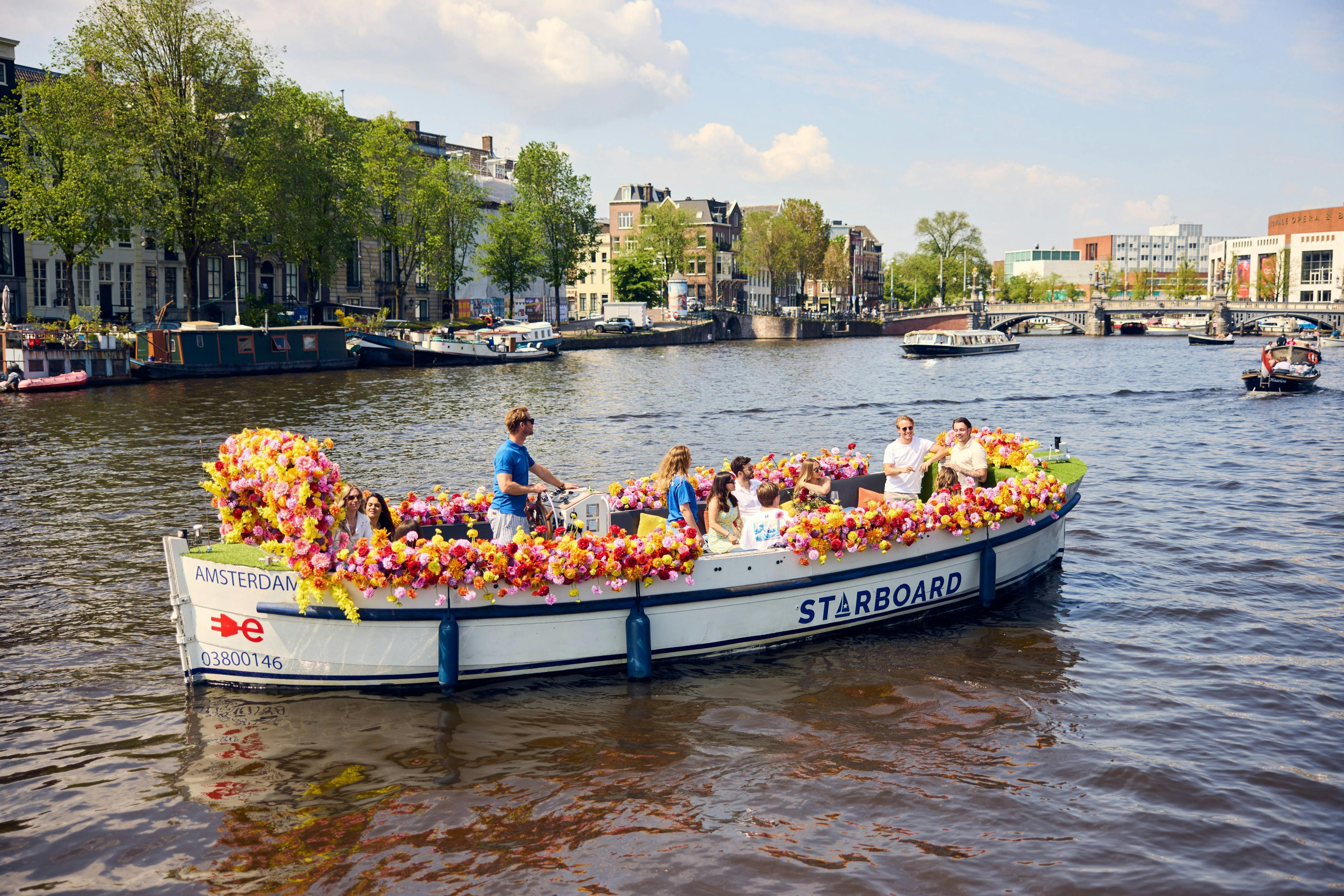 플라워 보트 타고 즐기는 운하 크루즈