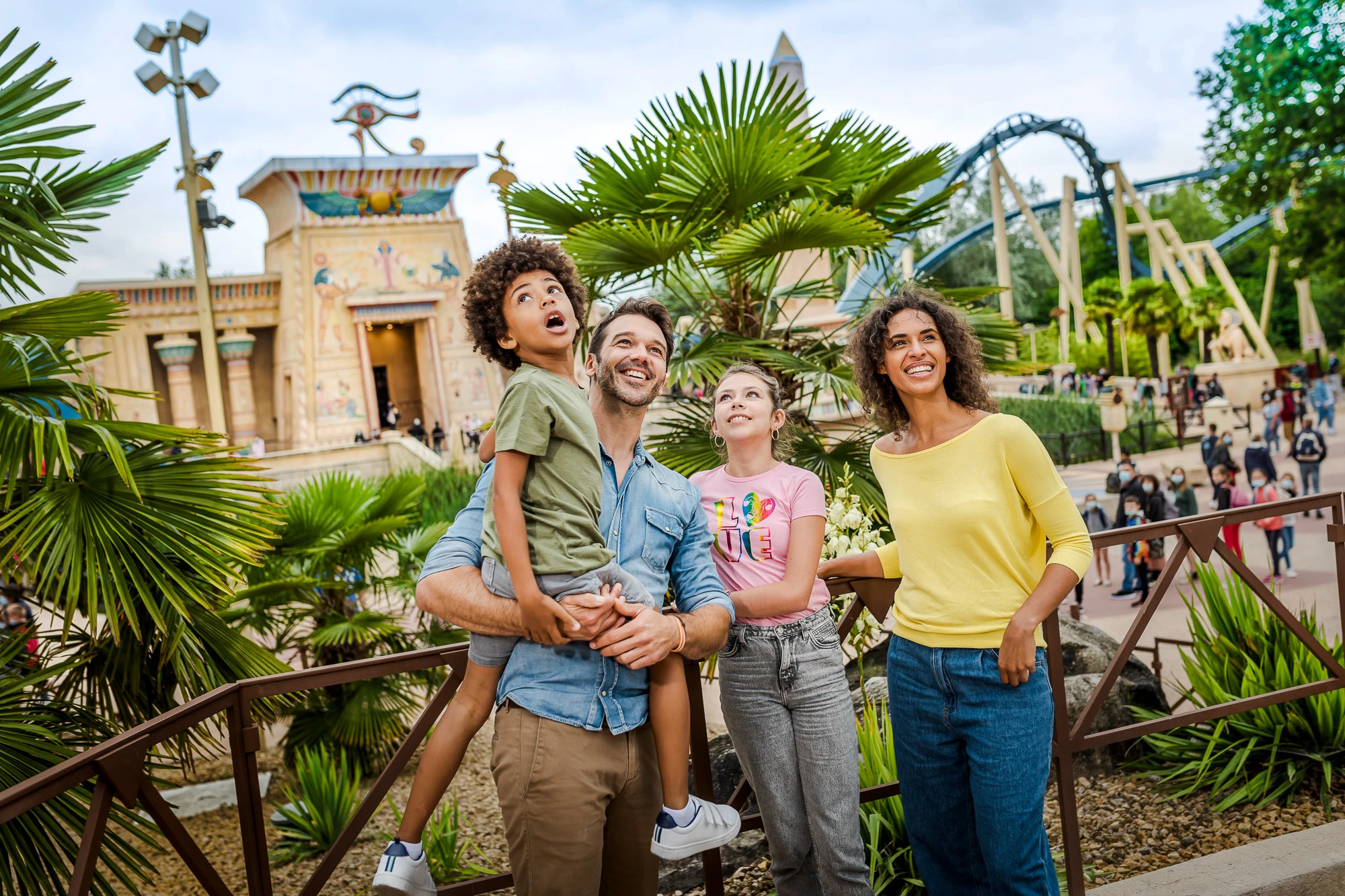 Parc Astérix: Roundtrip Shuttle Transport from Paris