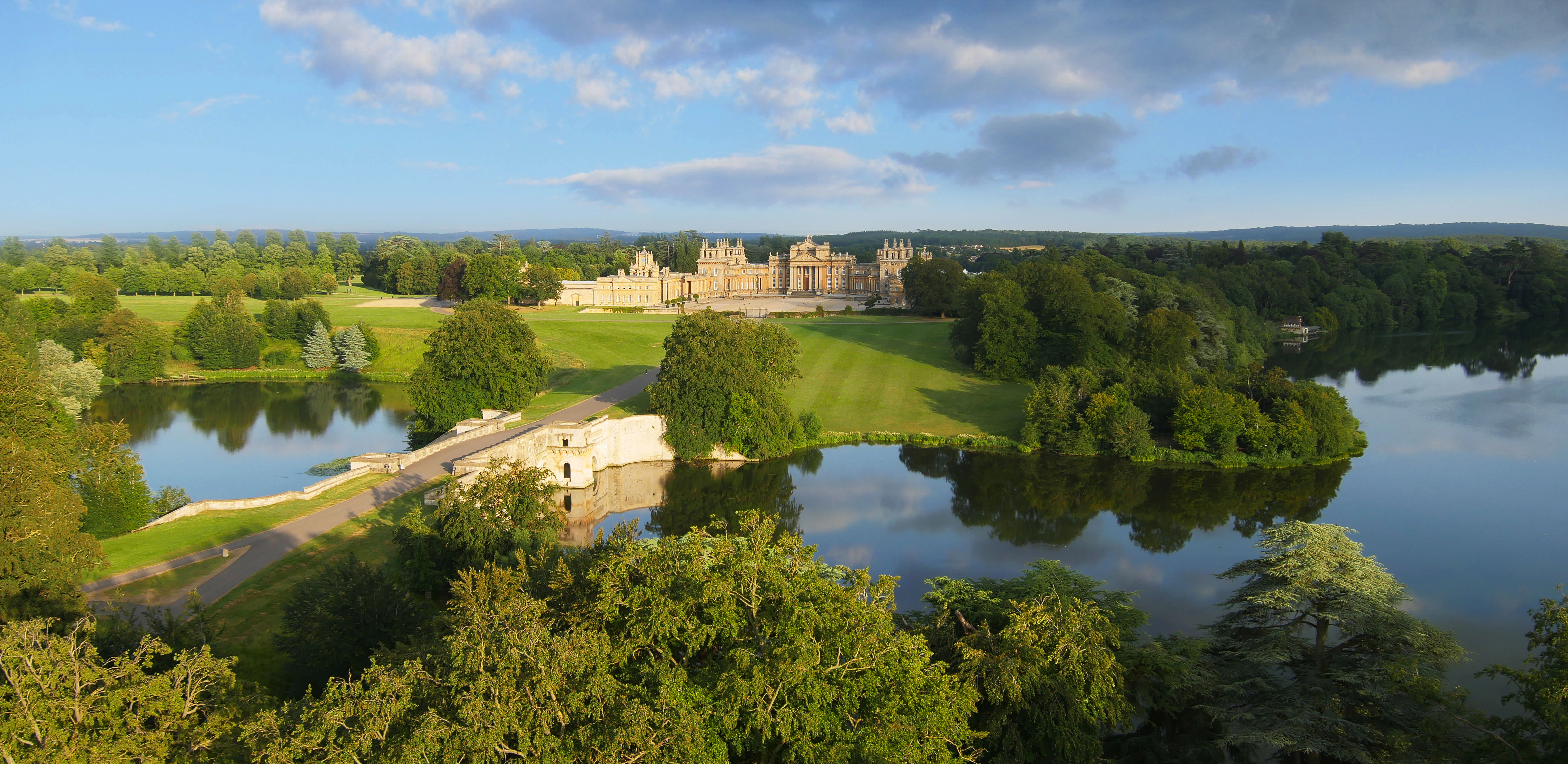 Blenheim Palace, Downton Abbey Village & Cotswolds: Guided Tour from London