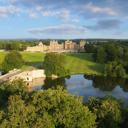 Blenheim Palace, Downton Abbey Village & Cotswolds: Guided Tour from London