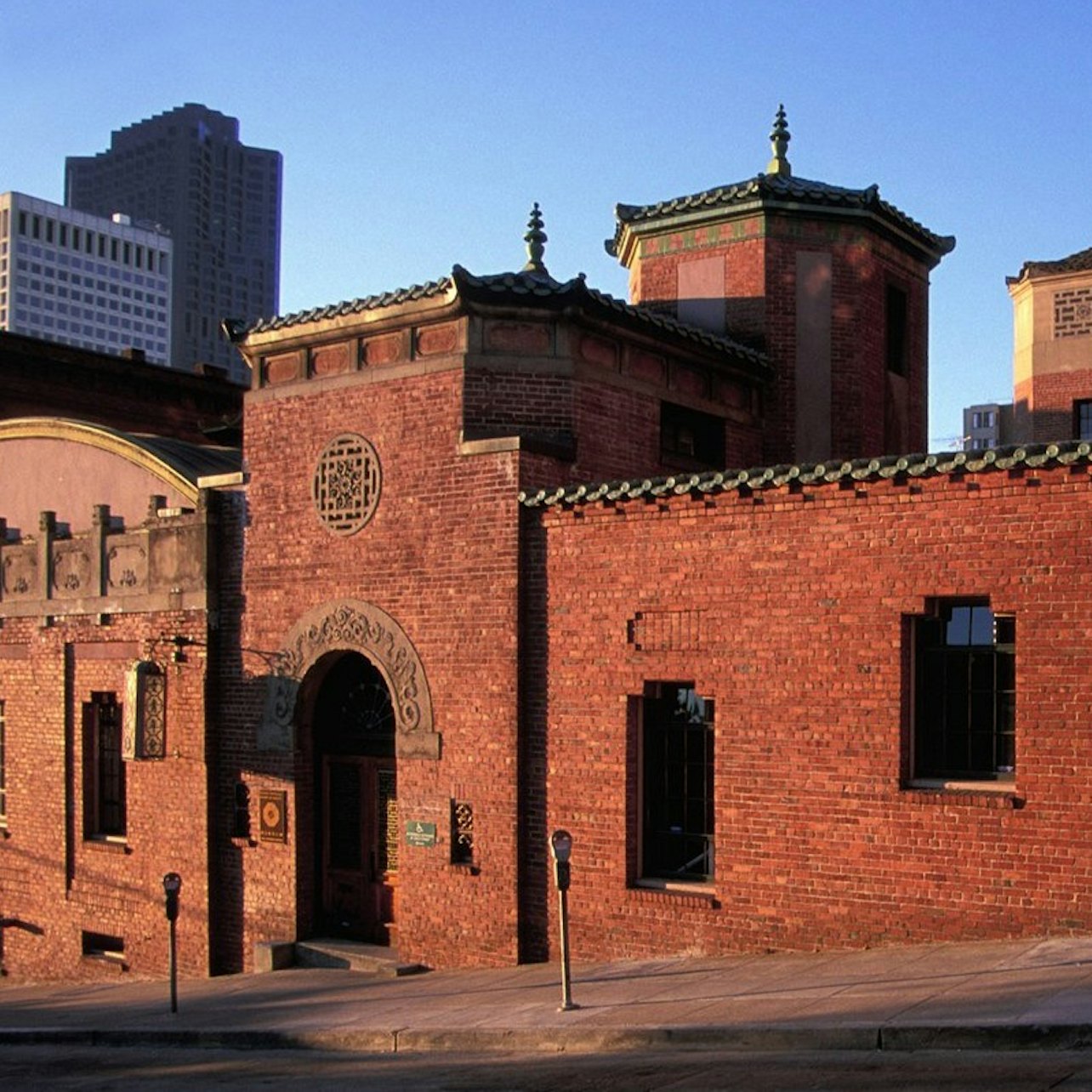 Entrada de la Sociedad Histórica China de América - Alojamientos en San Francisco
