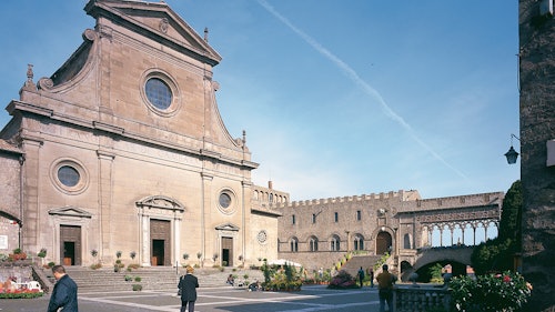 教皇の宮殿（Polo Monumental Colle del Duomo）へのスキップ・ザ・ライン(即日発券)