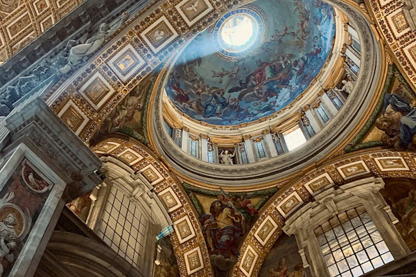 サン・ピエトロ大聖堂:エスコート付き入場+音声ガイド+ドームアクセス