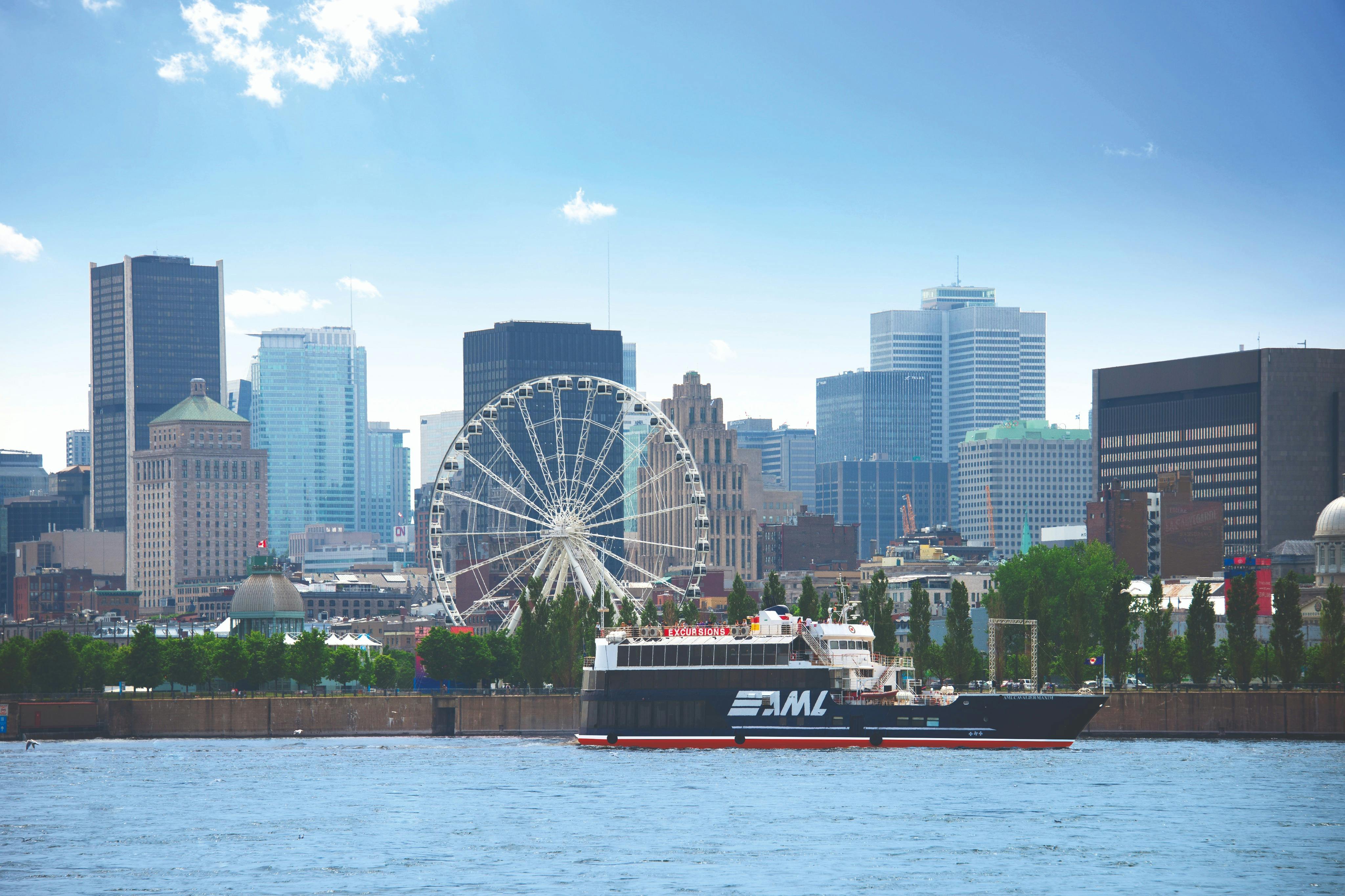 Crucero guiado nocturno por el río en Montreal