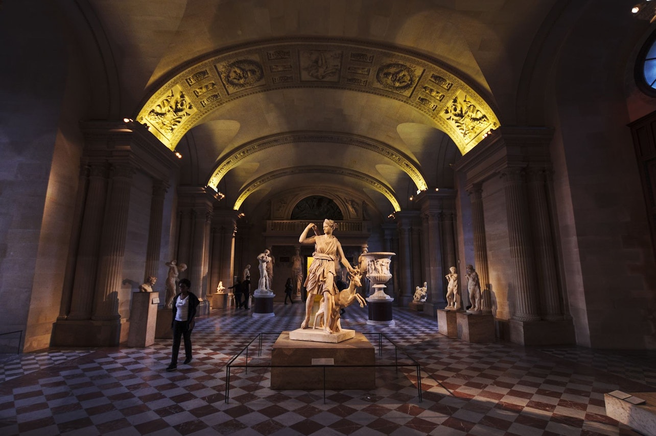 Museo del Louvre: Biglietto d'ingresso prioritario + tour guidato di 2 ore dei luoghi più importanti - Alloggi in Parigi