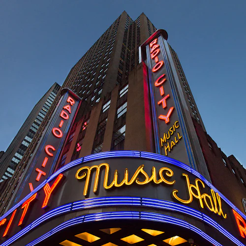 NYC: Holiday Walking Tour 5th Ave, Rockefeller Tree & Xmas Village