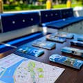 Nossos barcos são equipados com mapas em papel e folhetos informativos sobre Riga em vários idiomas.