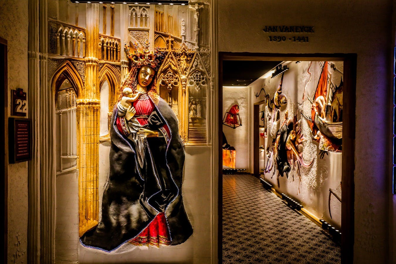 ヤン・ファン・エイク作「神の子羊のマドンナ」