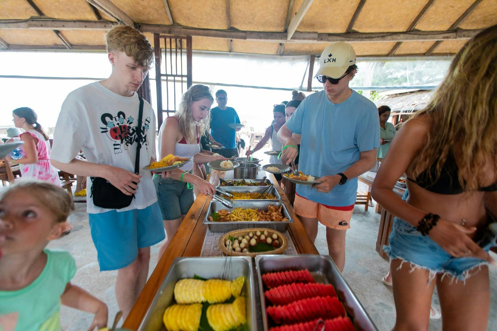 Tan & Pig Islands: Guided Speedboat Tour from Koh Samui + Pink Dolphin Spotting