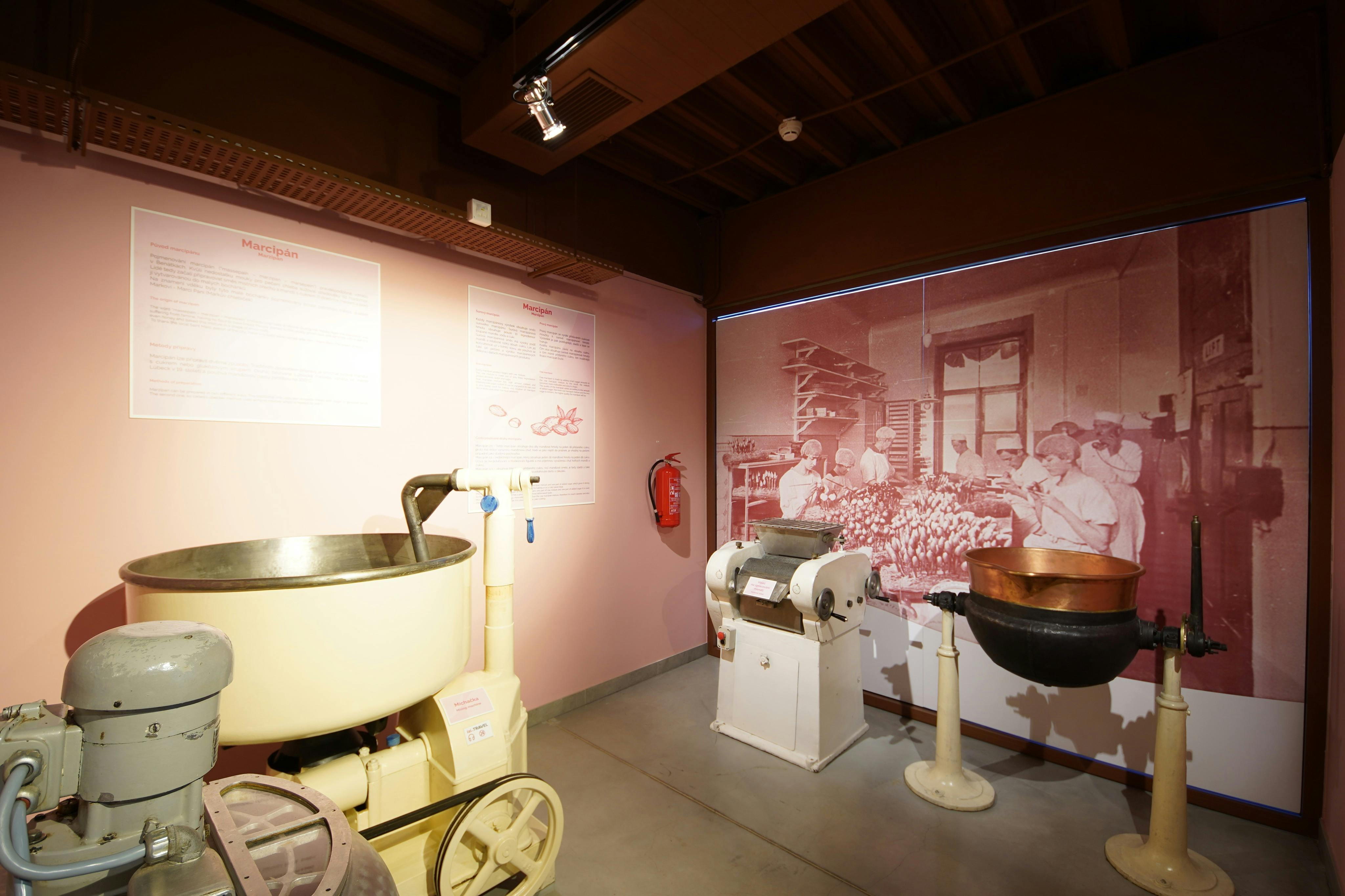 After a thrilling elevator ride from a Mexican plantation, discover the secrets of sugar production.