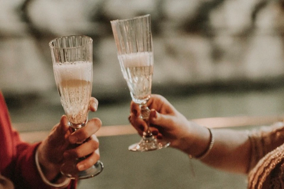 Two glasses of champagne