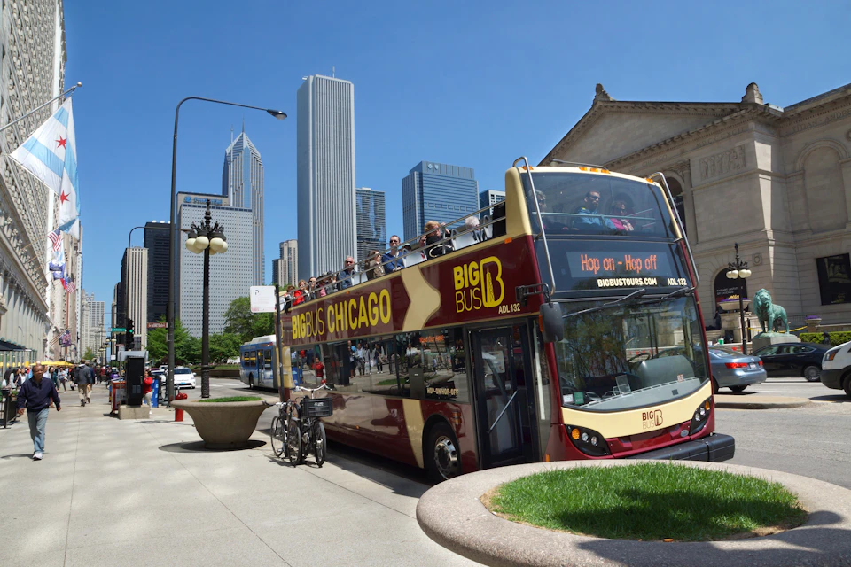 tourist hop-on hop-off bus in downtown chicago