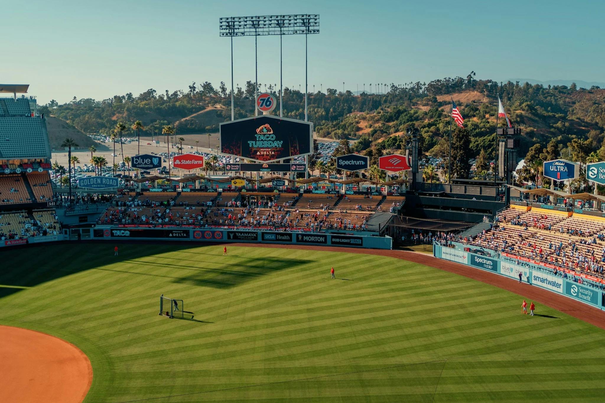 Dodger Stadium: LA Dodgers Baseball Game - Photo 6