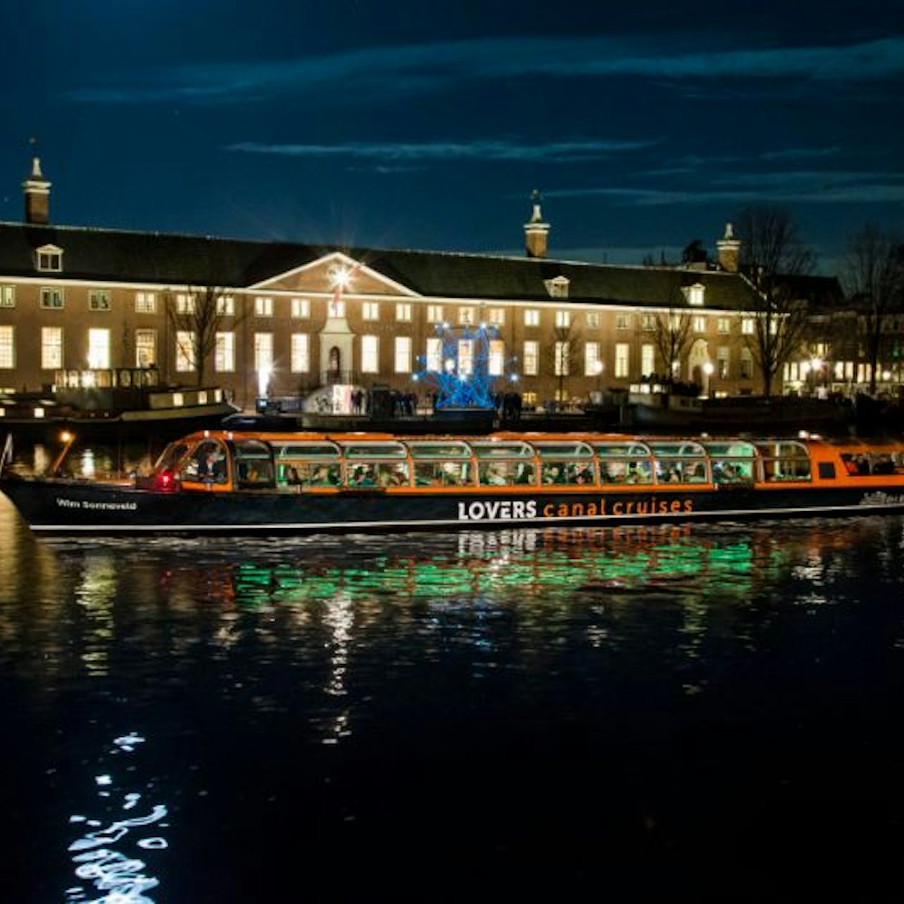 Amsterdam: Lovers Crociera notturna sul canale dalla stazione centrale - Alloggi in Amsterdam