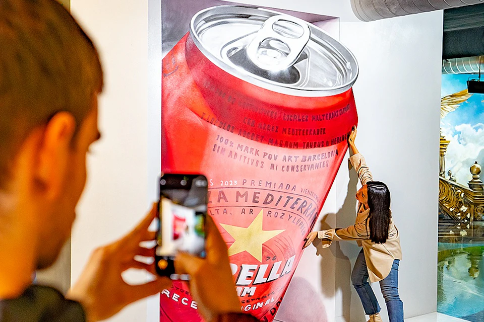 Paintings with 3D effect