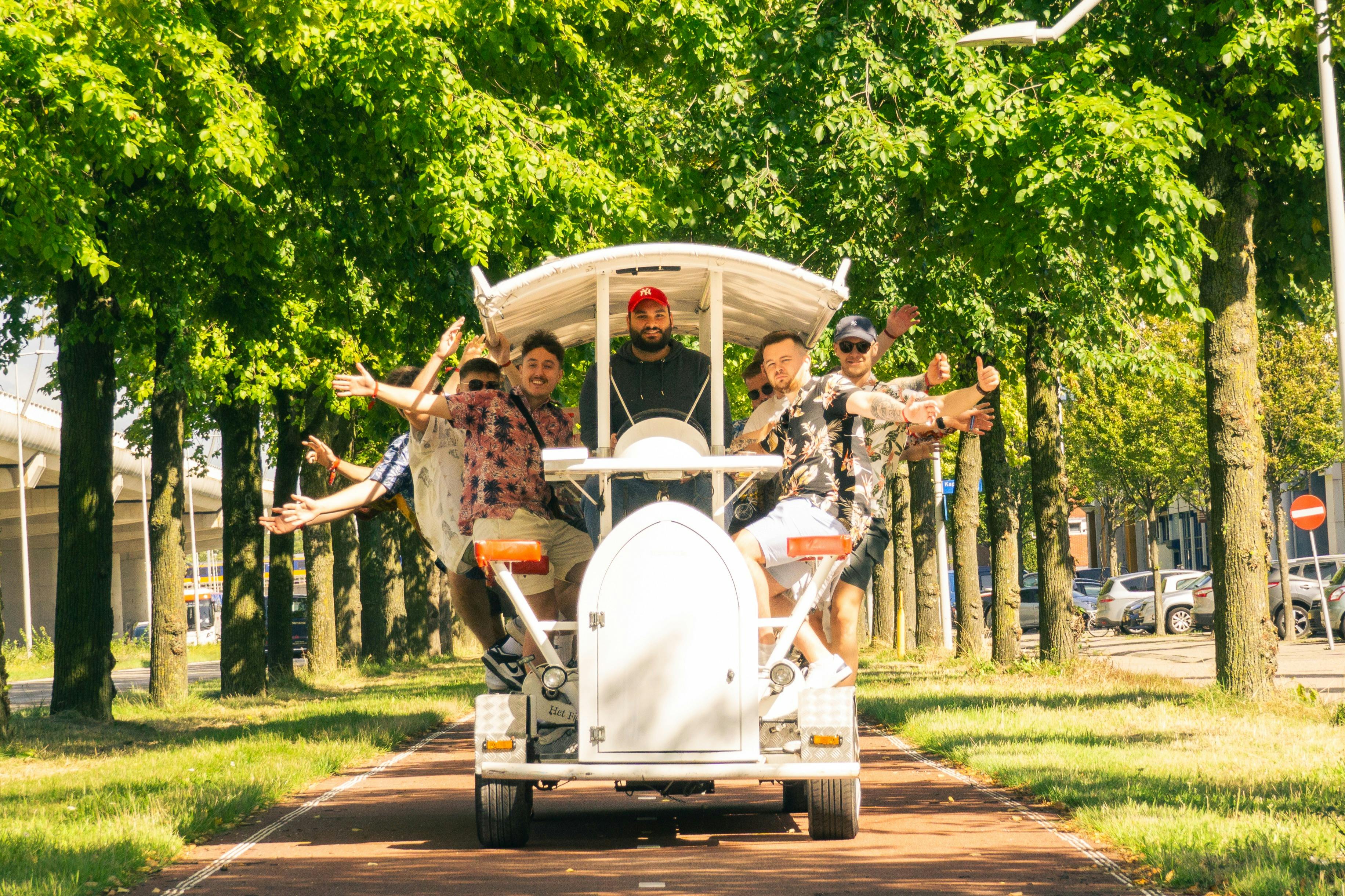 伝説的なアムステルダムのビール自転車を楽しもう